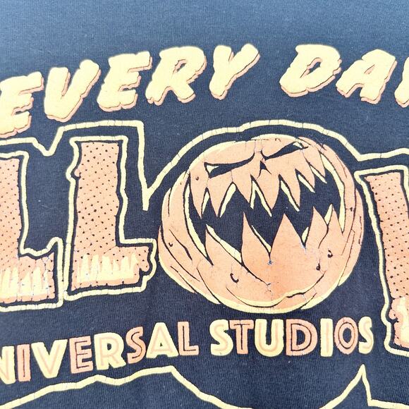 Universal Studios 2022 Every Day Is Halloween Horror Nights Graphic Shirt Size S - Picture 7 of 8